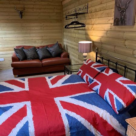 Bedrock Lodge Winterbourne Eksteriør bilde