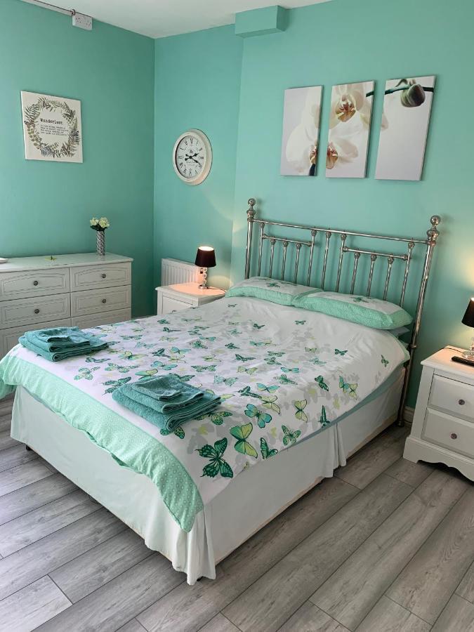 Bedrock Lodge Winterbourne Eksteriør bilde