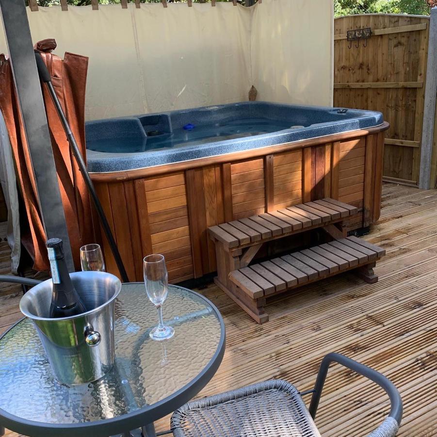 Bedrock Lodge Winterbourne Eksteriør bilde