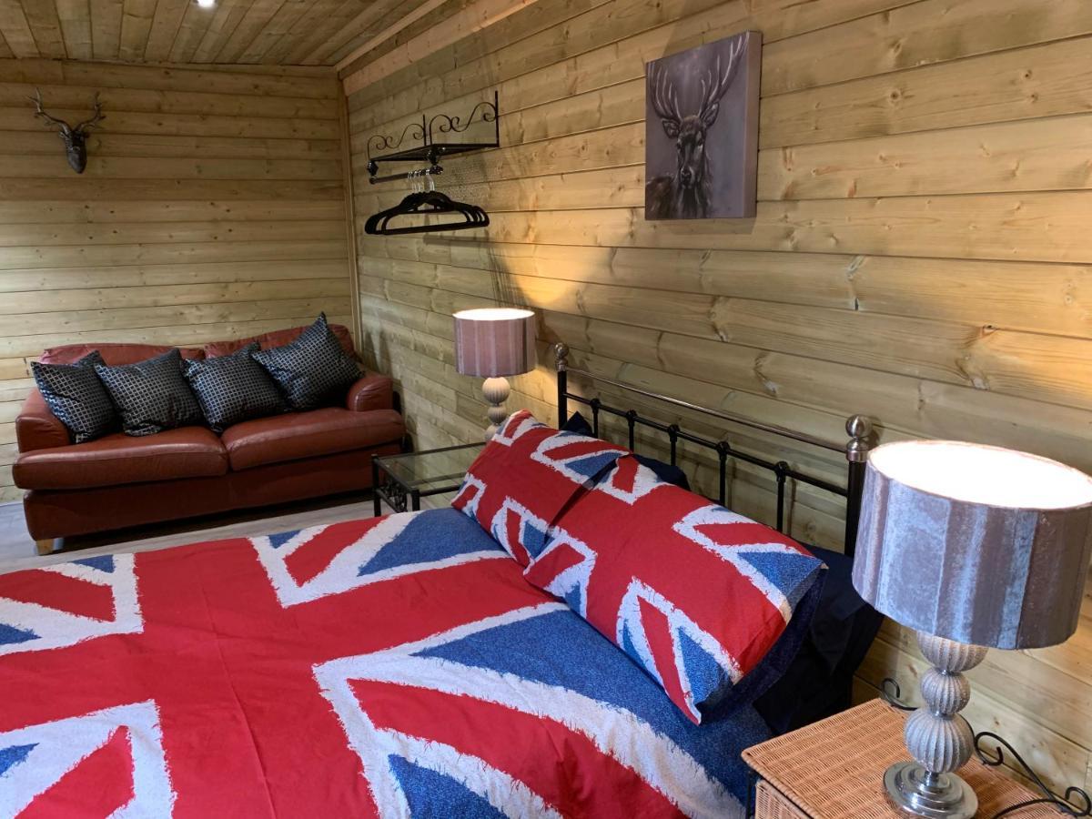 Bedrock Lodge Winterbourne Eksteriør bilde