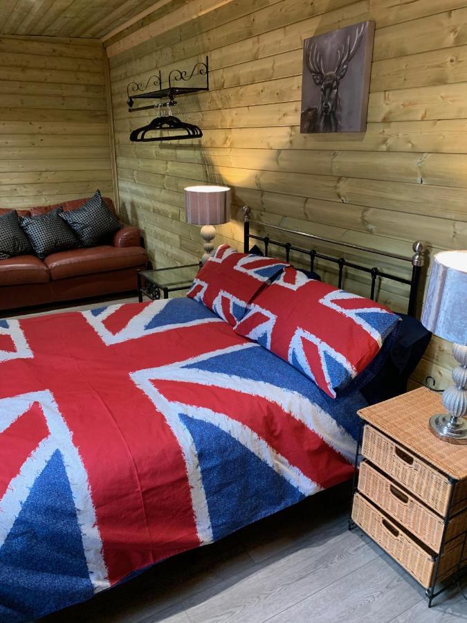 Bedrock Lodge Winterbourne Eksteriør bilde