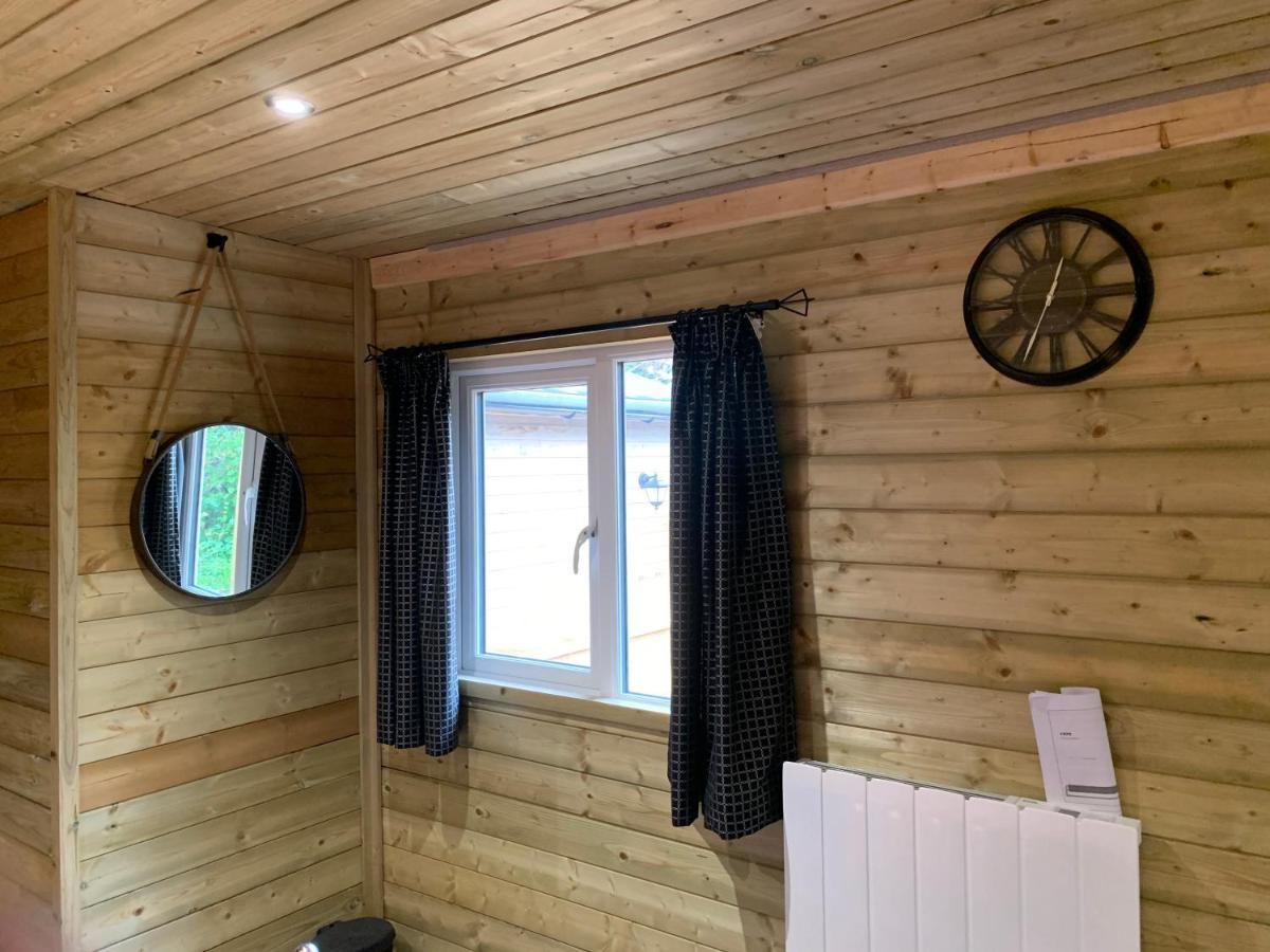 Bedrock Lodge Winterbourne Eksteriør bilde