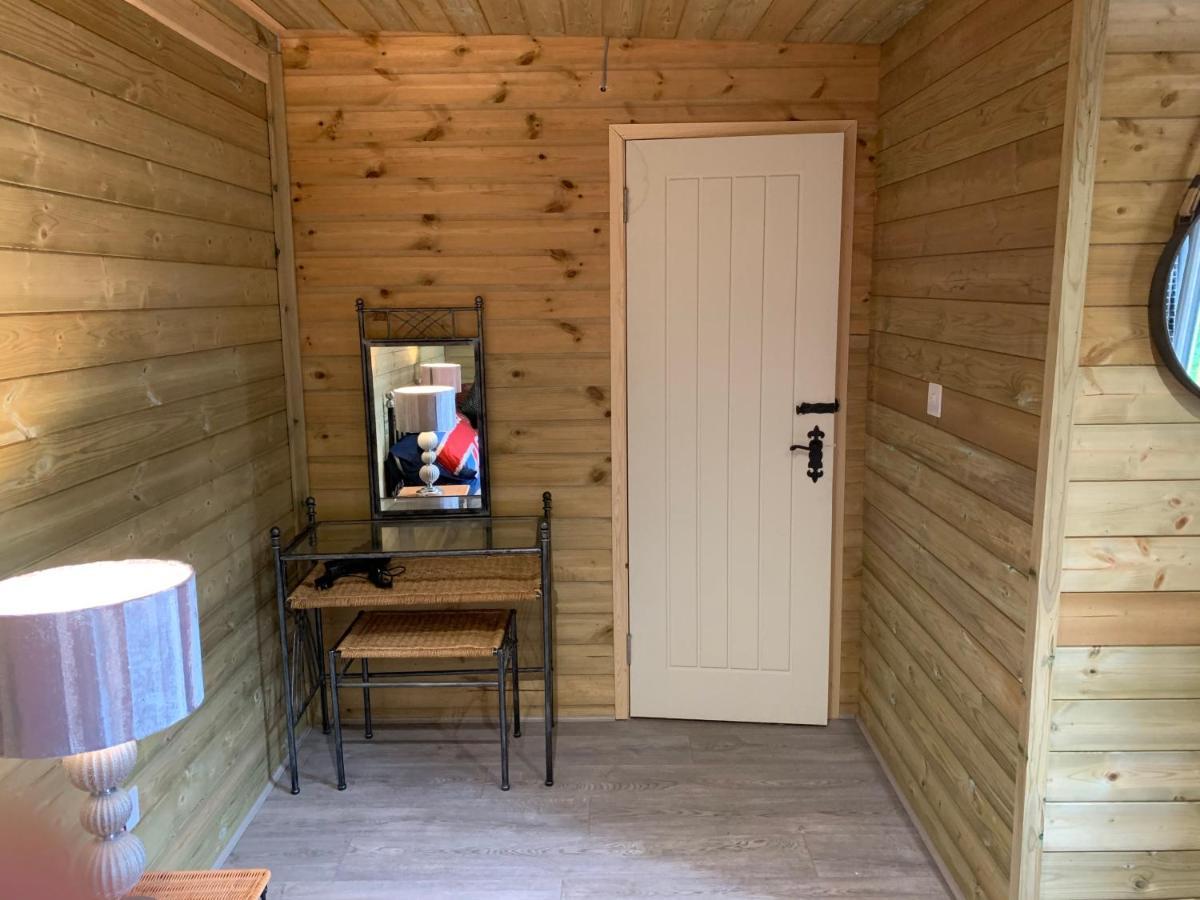 Bedrock Lodge Winterbourne Eksteriør bilde