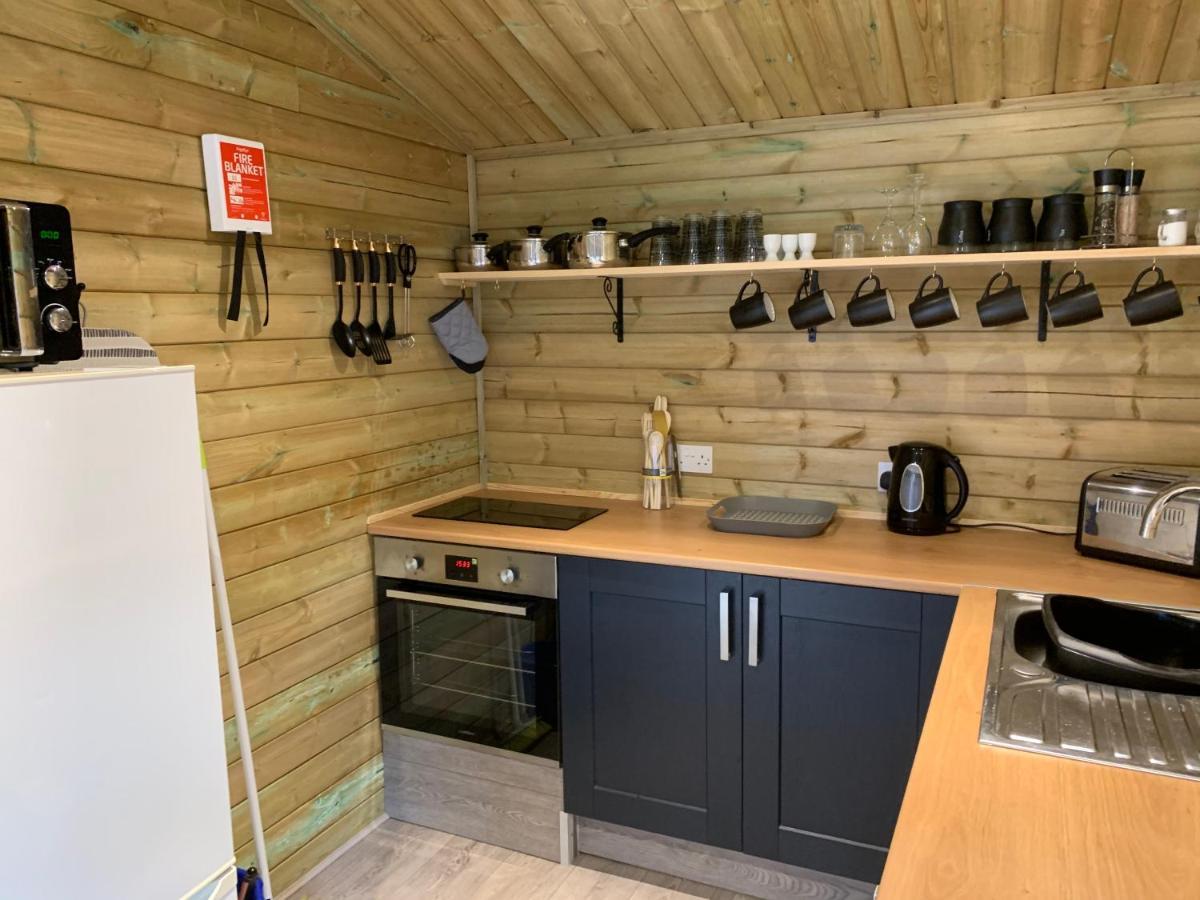 Bedrock Lodge Winterbourne Eksteriør bilde
