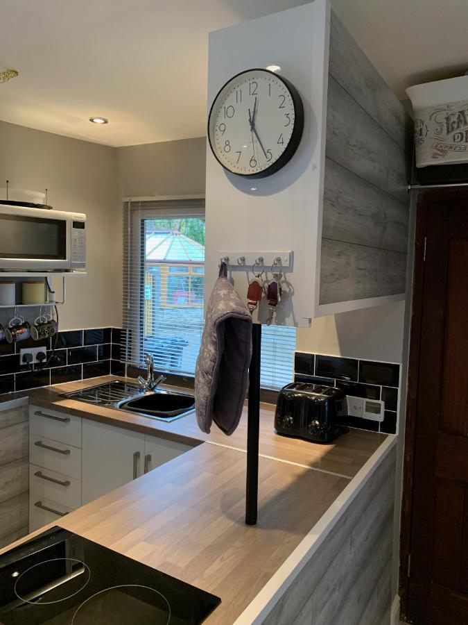 Bedrock Lodge Winterbourne Eksteriør bilde