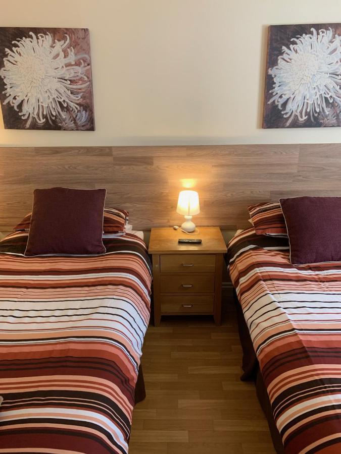 Bedrock Lodge Winterbourne Eksteriør bilde