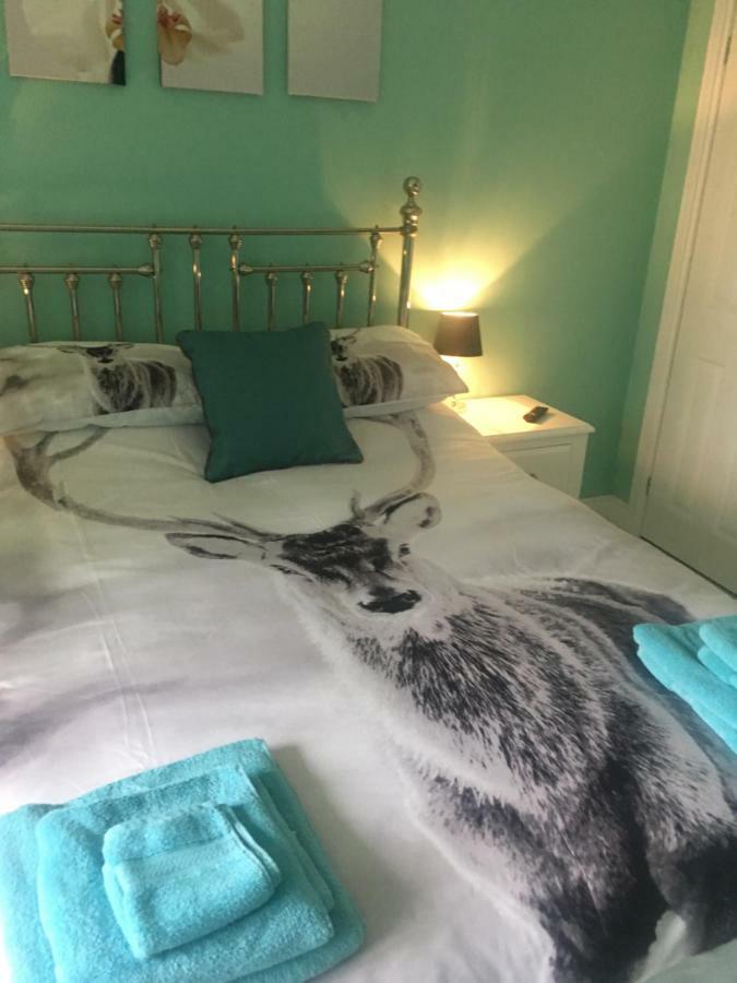Bedrock Lodge Winterbourne Eksteriør bilde