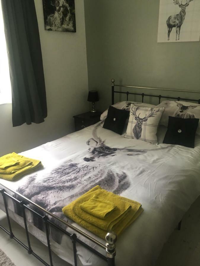 Bedrock Lodge Winterbourne Eksteriør bilde