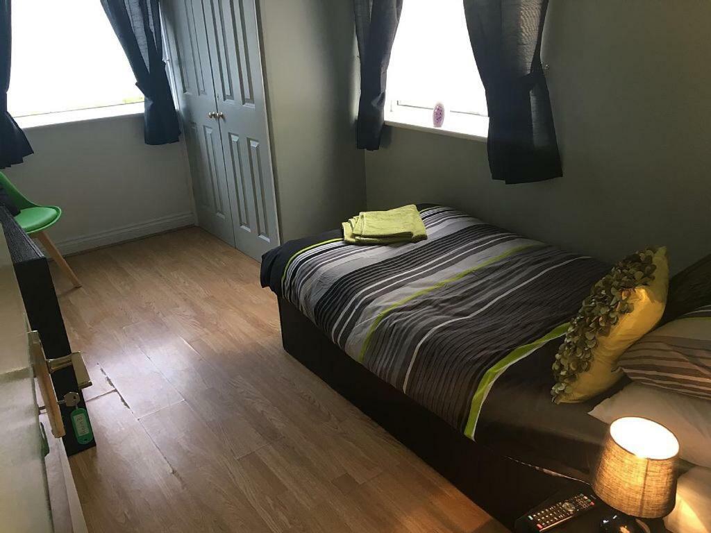 Bedrock Lodge Winterbourne Eksteriør bilde