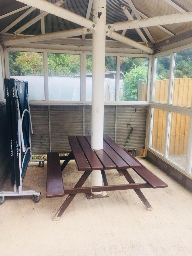 Bedrock Lodge Winterbourne Eksteriør bilde